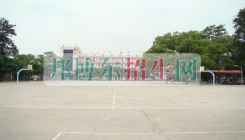 瀘縣建筑職業(yè)中專學(xué)校2016年報名條件、招生對象