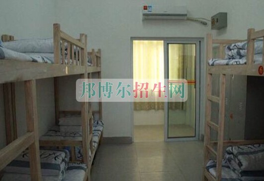 平?jīng)鲠t(yī)學(xué)高等?？茖W(xué)校