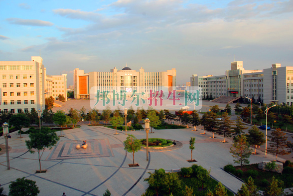 包頭職業(yè)技術(shù)學(xué)院?？圃盒閹讓? width=