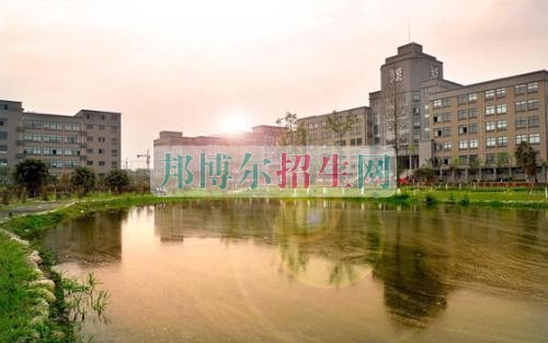 成都哪個護(hù)理學(xué)校好