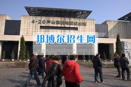 四川省檔案學(xué)校開(kāi)展“三•八”婦女節(jié)活動(dòng)