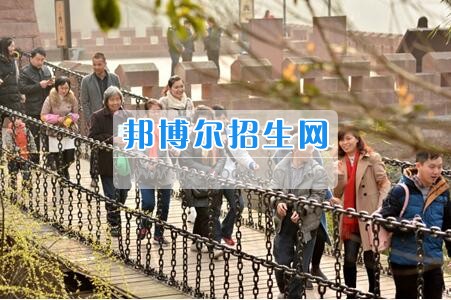 四川省檔案學(xué)校開(kāi)展“三•八”婦女節(jié)活動(dòng)