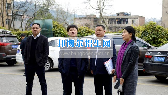 區(qū)委常委、宣傳部長(zhǎng)邱躍峰一行視察南充市建華職業(yè)中學(xué)