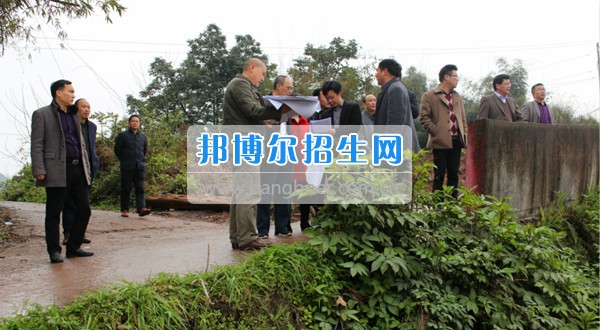 縣委書(shū)記張季頫到合江少岷職業(yè)技術(shù)學(xué)校調(diào)研