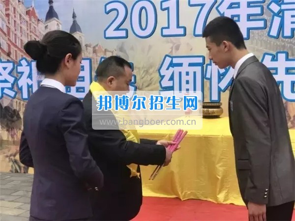 成都航空旅游職業(yè)學校2017年清明祭祖儀式