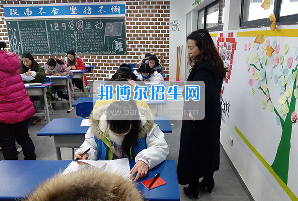 畢節(jié)醫(yī)學高等?？茖W校抓考風、嚴考紀、提質量