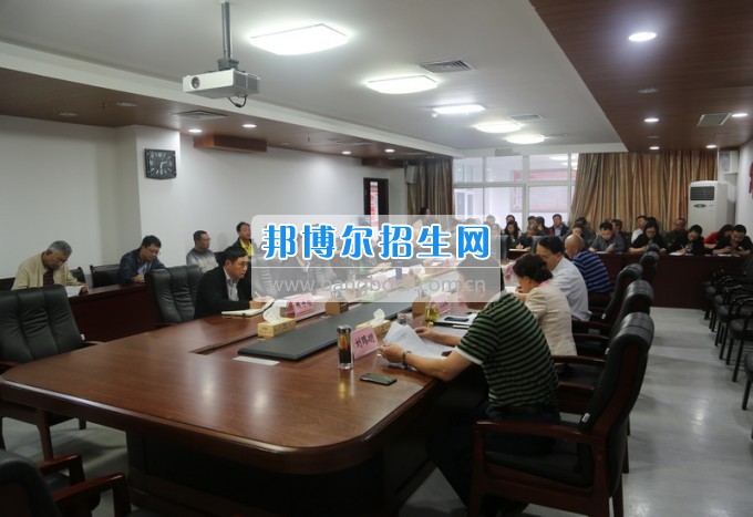 貴陽職業(yè)技術學院舉行紀念建黨96周年主題黨日活動暨黨委中心組2017年第四次集中學習