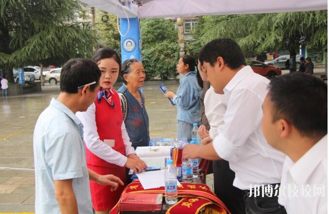 六枝特區(qū)職業(yè)技術(shù)學校2020年報名條件、招生要求、招生對象