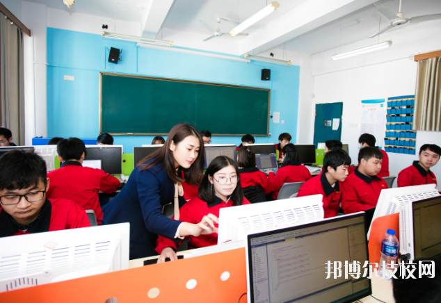 江西機(jī)械高級(jí)技工學(xué)校2020年學(xué)費(fèi)、收費(fèi)多少