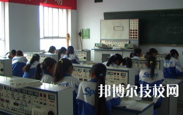 平?jīng)鲂畔⒐こ虒W(xué)校怎么樣、好不好