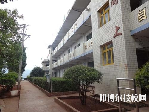 普定職業(yè)技術(shù)學(xué)校2020年報(bào)名條件、招生要求、招生對(duì)象