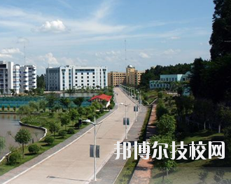 重慶益民技工學(xué)校2020年報名條件、招生要求、招生對象