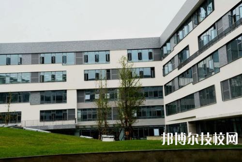 安龍職業(yè)技術(shù)學(xué)校2020年報名條件、招生要求、招生對象