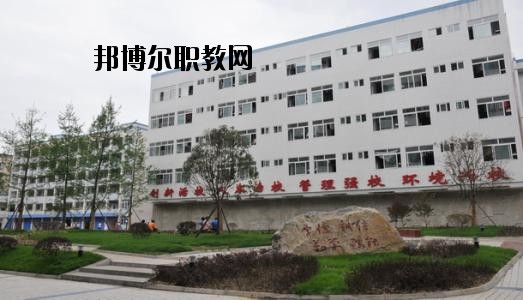 南充數(shù)控工程學校2020年報名條件、招生要求、招生對象