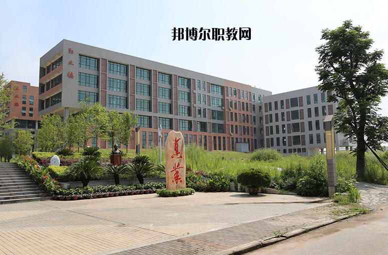 重慶榮昌區(qū)職業(yè)教育中心2020年報名條件、招生要求、招生對象