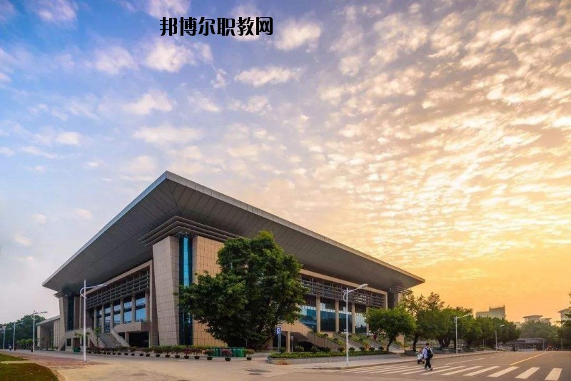 咸寧生物機(jī)電工程學(xué)校2020年報(bào)名條件、招生要求、招生對(duì)象
