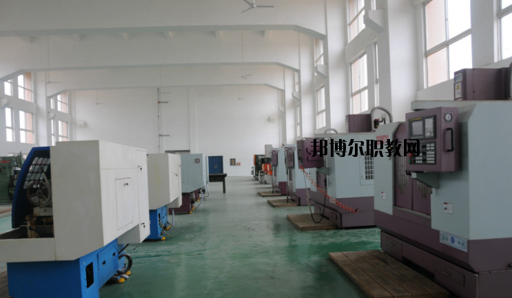 南昌第一中等專(zhuān)業(yè)學(xué)校2020年招生辦聯(lián)系電話(huà)