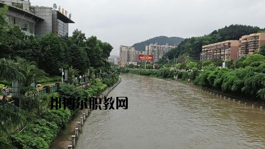 貴陽長征職業(yè)技術學校2020年報名條件、招生要求、招生對象