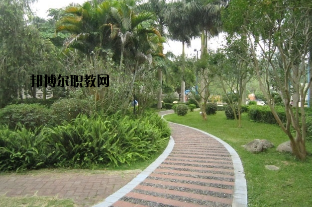 廣東農(nóng)墾茂名技工學(xué)校2020年招生辦聯(lián)系電話(huà)