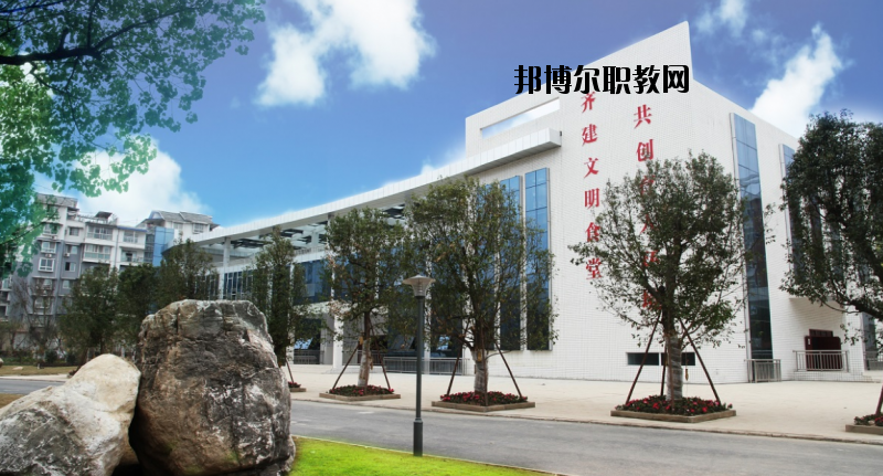四川服裝藝術(shù)學(xué)校2020年報名條件、招生要求、招生對象
