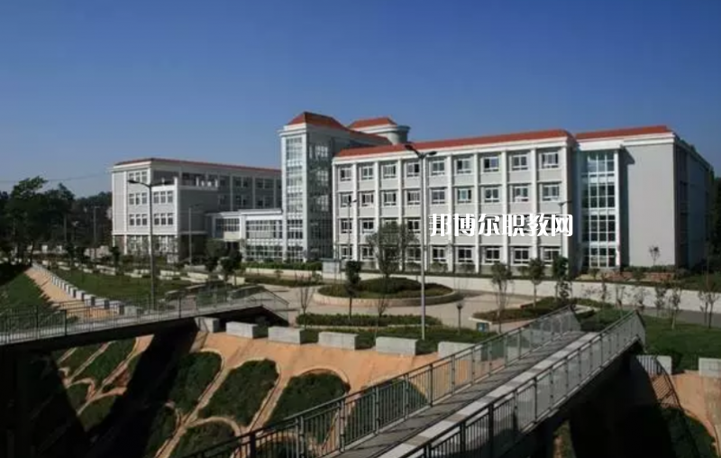 昆明官渡區(qū)職業(yè)高級(jí)中學(xué)2021年學(xué)費(fèi)、收費(fèi)多少