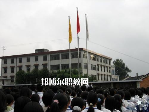 云南臨滄衛(wèi)生學(xué)校2021年報(bào)名條件、招生要求、招生對(duì)象