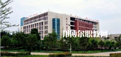瀘州醫(yī)學(xué)院衛(wèi)生學(xué)校2022年學(xué)費(fèi)、收費(fèi)多少