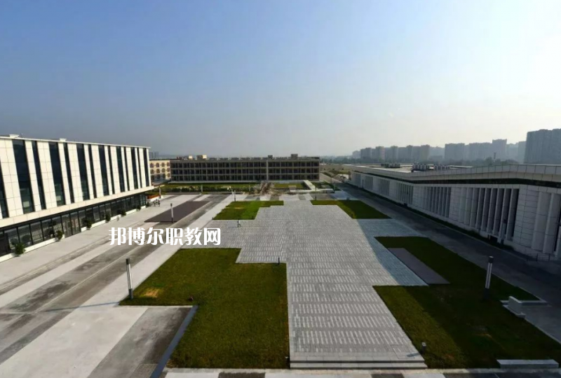 云南建筑工程學(xué)校2022年報名條件、招生要求、招生對象