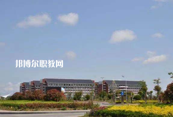 龍陵縣職業(yè)高級(jí)中學(xué)2022年報(bào)名條件、招生要求、招生對(duì)象