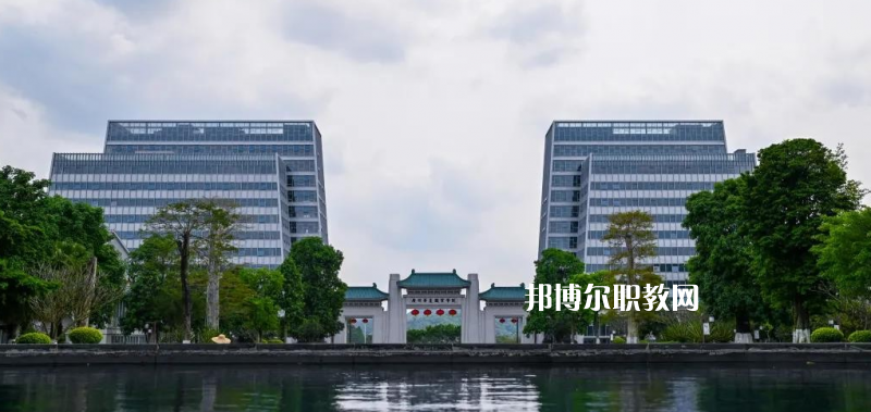 廣東華夏技工學(xué)校2022年報(bào)名條件、招生要求、招生對(duì)象