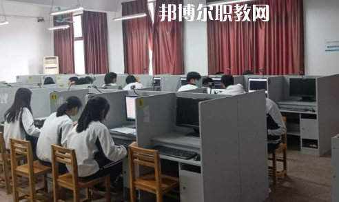 武漢建設(shè)學(xué)校2022年報名條件、招生要求、招生對象