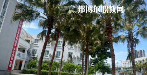 成都光華技工學(xué)校地址在哪里，哪個地區(qū)，哪個城市?