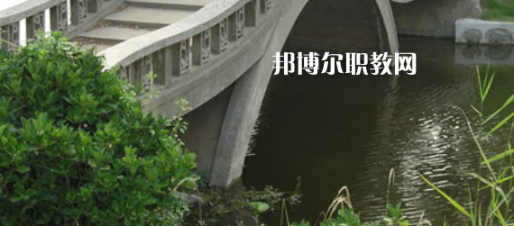 淮安市洪澤區(qū)技工學(xué)校地址在哪里，哪個地區(qū)，哪個城市?