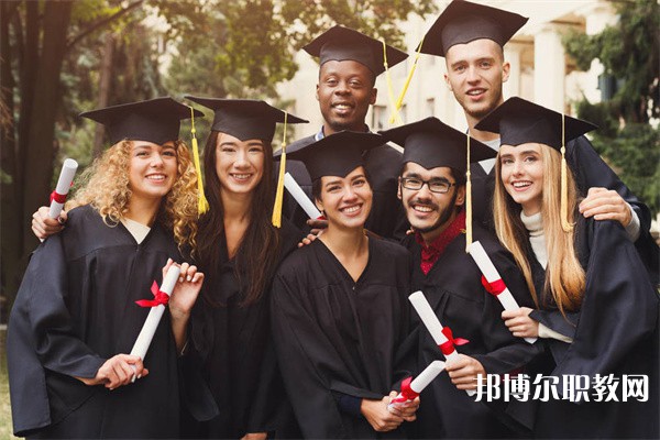 湖北哪里的職業(yè)學校能讀美術(shù)設計與制作專業(yè)