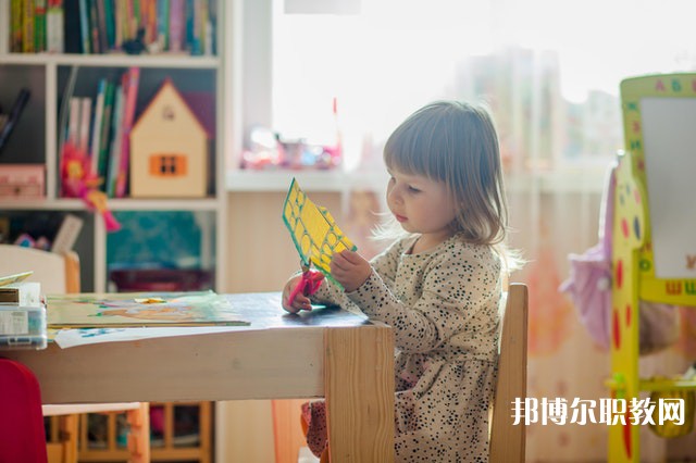 廣西哪里的職業(yè)學校能讀服裝制作與生產(chǎn)管理專業(yè)