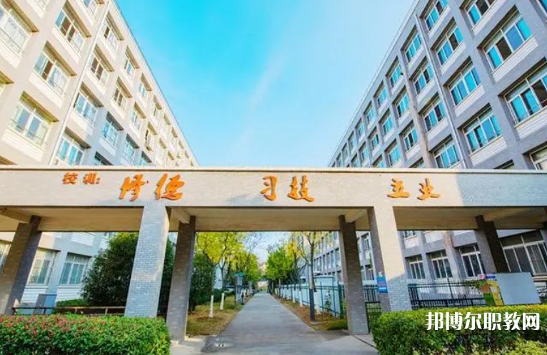 2024青島西海岸新區(qū)職業(yè)中等專業(yè)學(xué)校招生計劃 招生人數(shù)是多少(附要求、條件、對象)