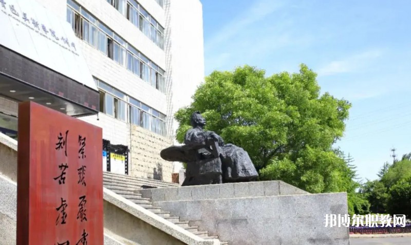 2025魯迅美術(shù)學(xué)院附屬中等美術(shù)學(xué)校招生計(jì)劃 招生人數(shù)是多少(附要求、條件、對象)