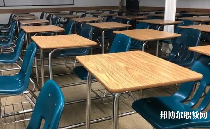 成都2025年鐵路學(xué)校中專升大?？际裁? width=