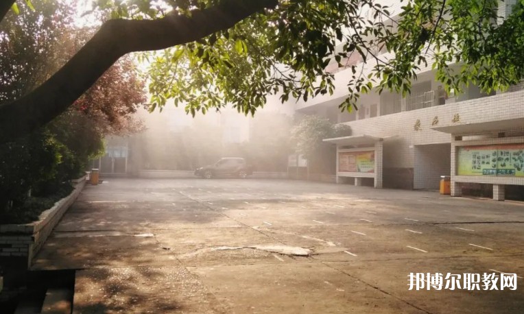 自貢2025年鐵路學校畢業(yè)是什么學歷